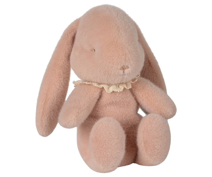 Maileg Bunny Met Paasei Powder – lief knuffelkonijn met katoenen kraag in een vintage metalen paasei