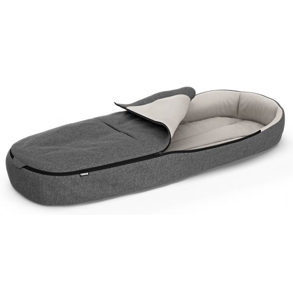 Thule Voetenzak Grey Melange, geïsoleerd en comfortabel, met grote ritssluiting en handig voorvak.