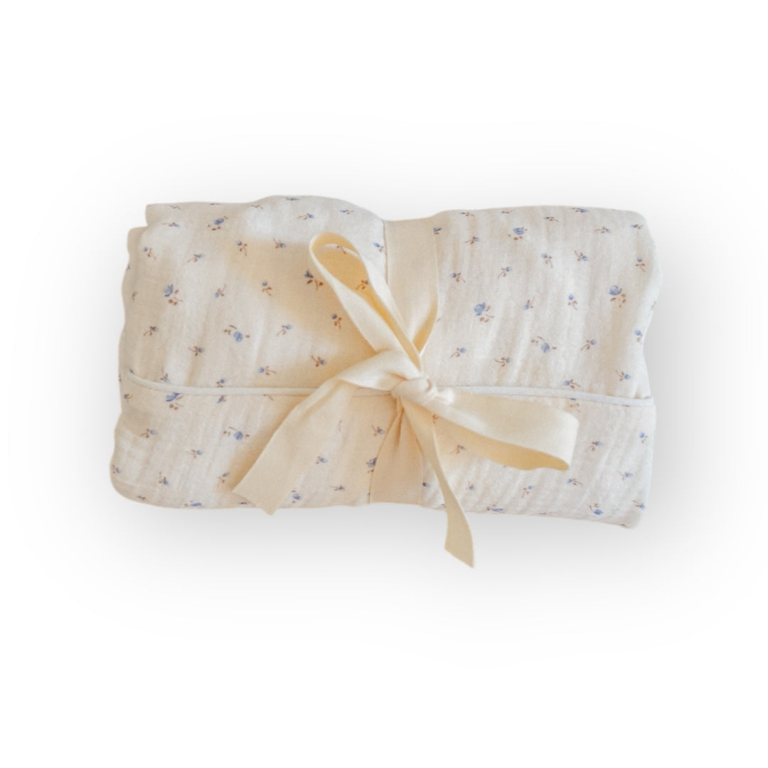 Coco & Pine waskussenhoes Ellis in ecru met paarse bloemenprint, 50x70 cm katoen