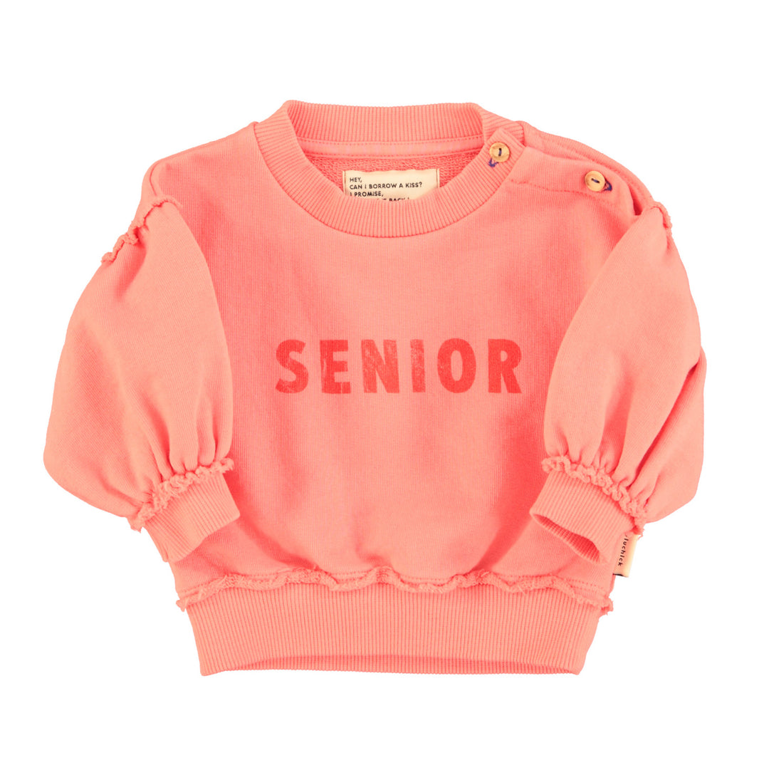 Roze baby sweater van Piupiuchick met Senior print, ruffles op de mouwen en kersenprint op de achterkant