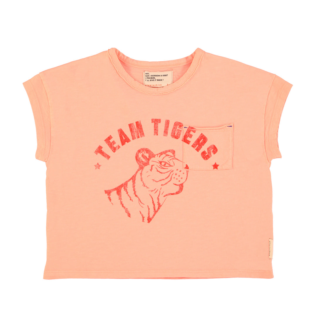 Lichtroze T-shirt van Piupiuchick met Team Tigers tijgerprint en borstzakje