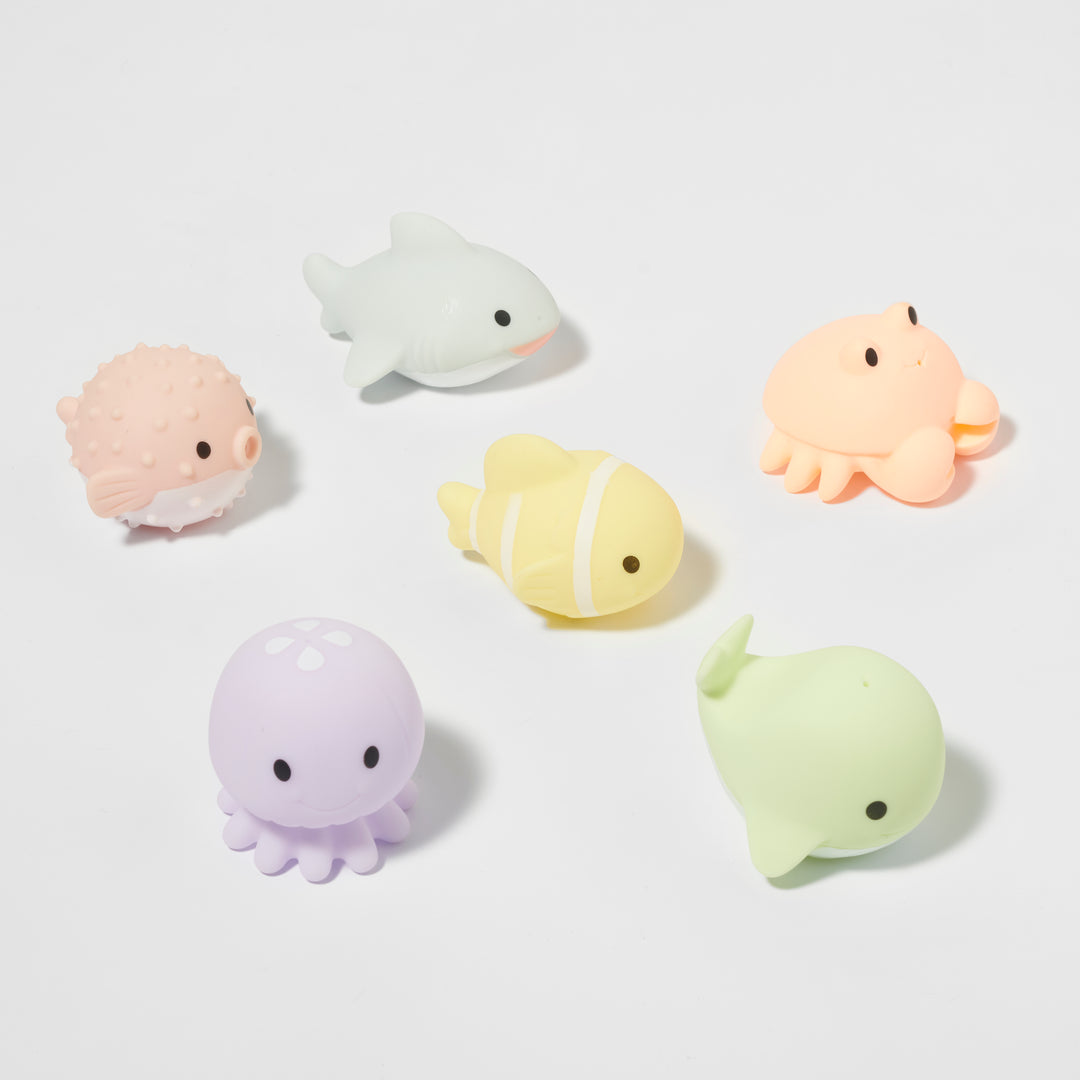 Set van zes Sunnylife badspeeltjes in de vorm van zeedieren in pastelkleuren