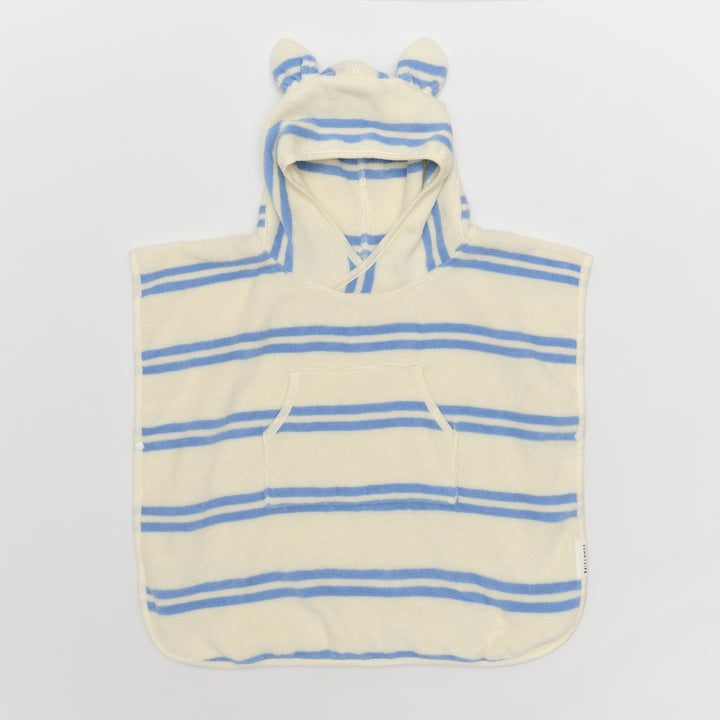 Kinderponcho met blauwe strepen en zachte badstof van Sunnylife, model Sid the Seagull