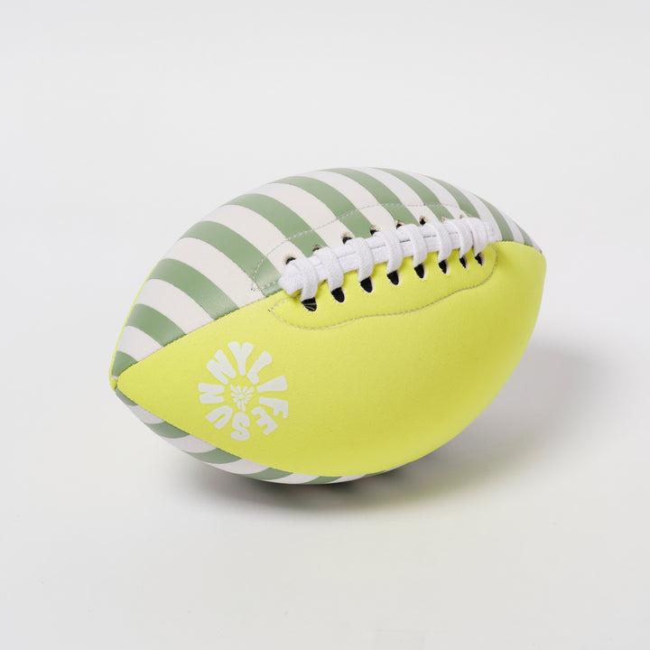 Felgele neopreen rugbybal van Sunnylife met comfortabele grip