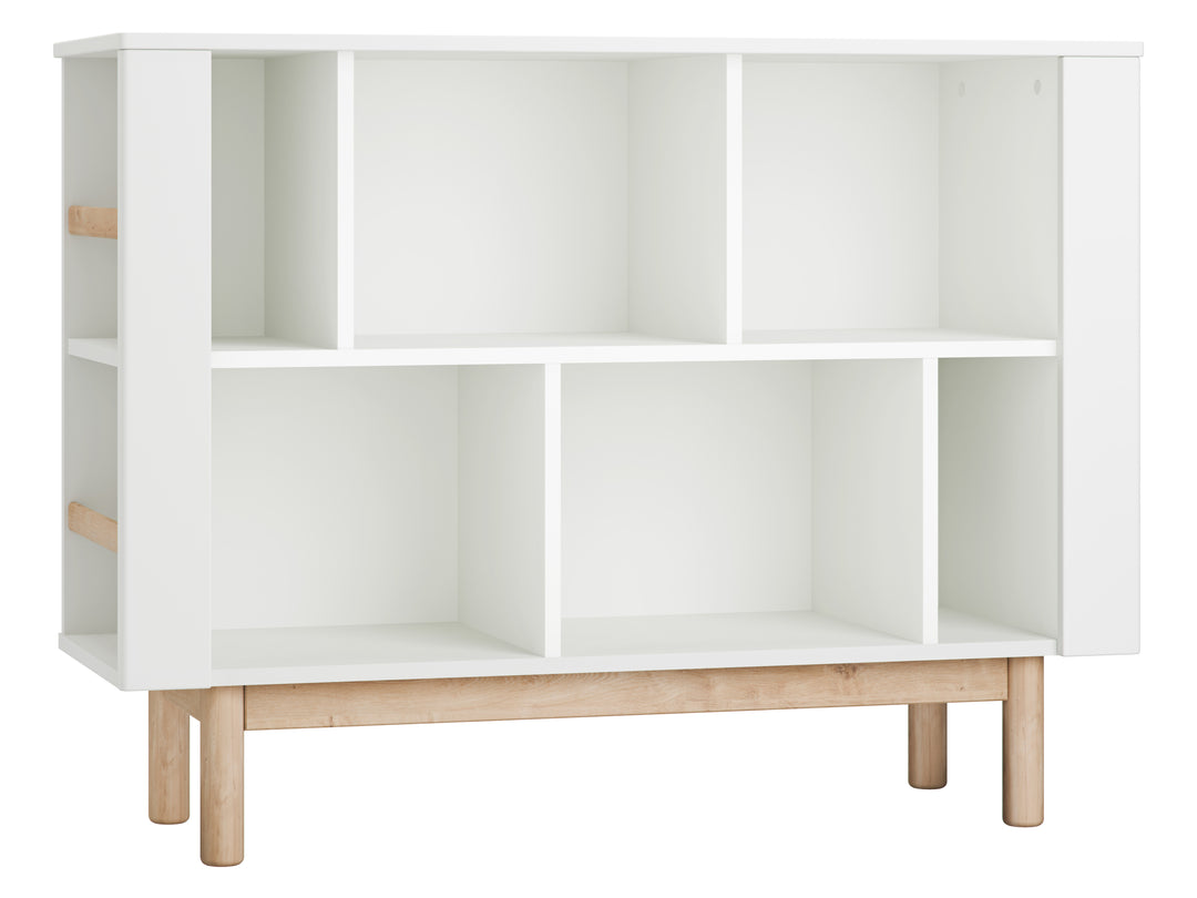 Witte lage Pinio Miloo boekenkast met asymmetrische schappen en houten poten