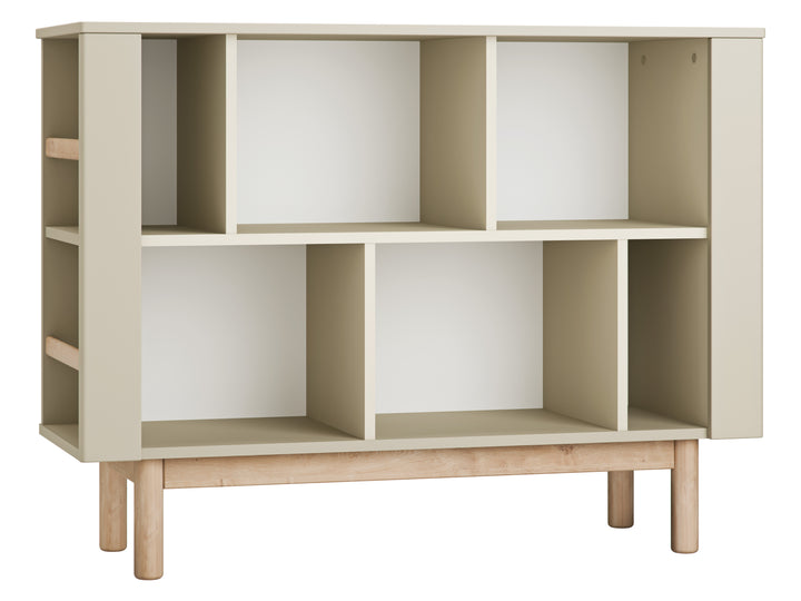 Champagne lage Pinio Miloo boekenkast met asymmetrische schappen en houten poten