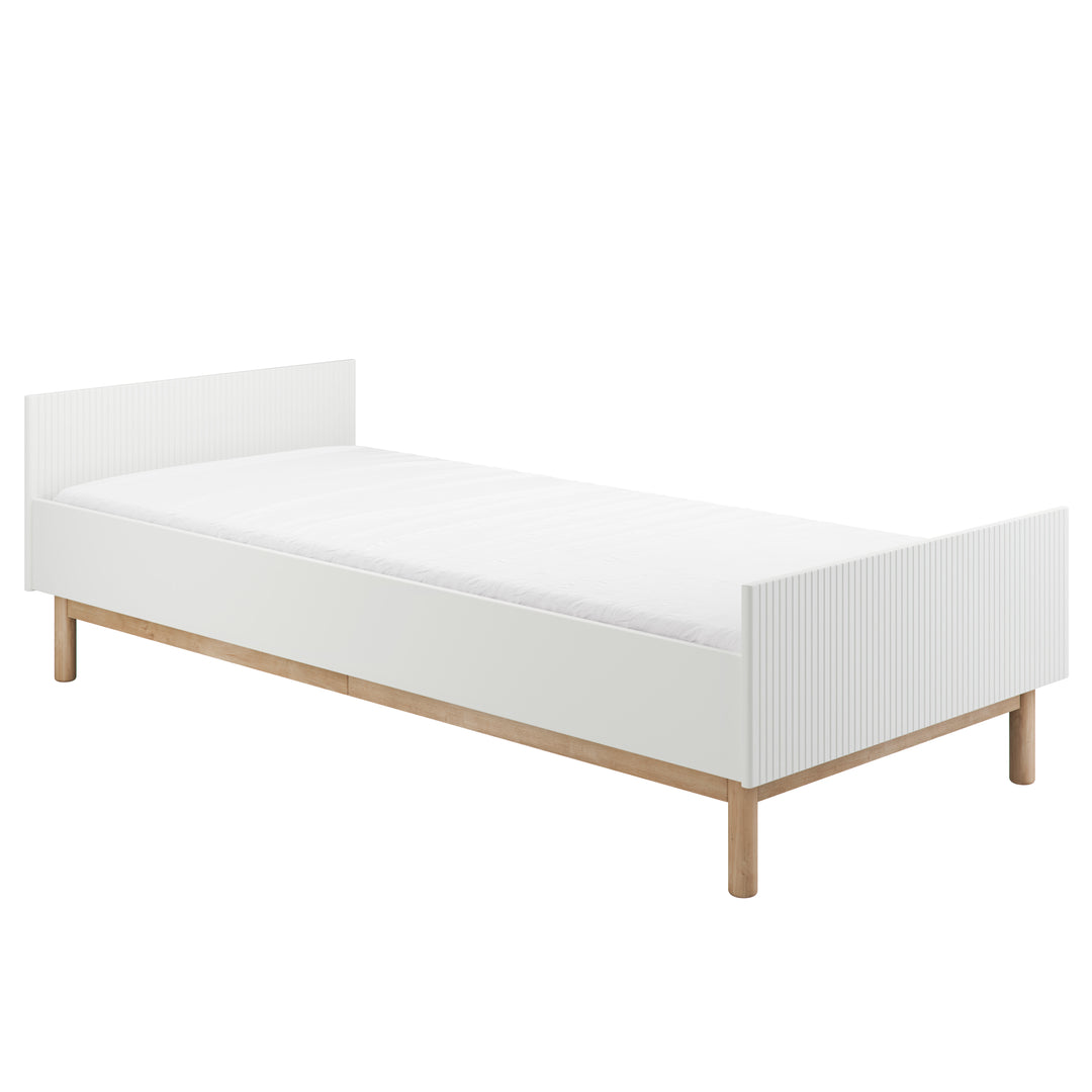 Wit Pinio Miloo kinderbed 90x200 cm met verstelbare lattenbodem en houten poten
