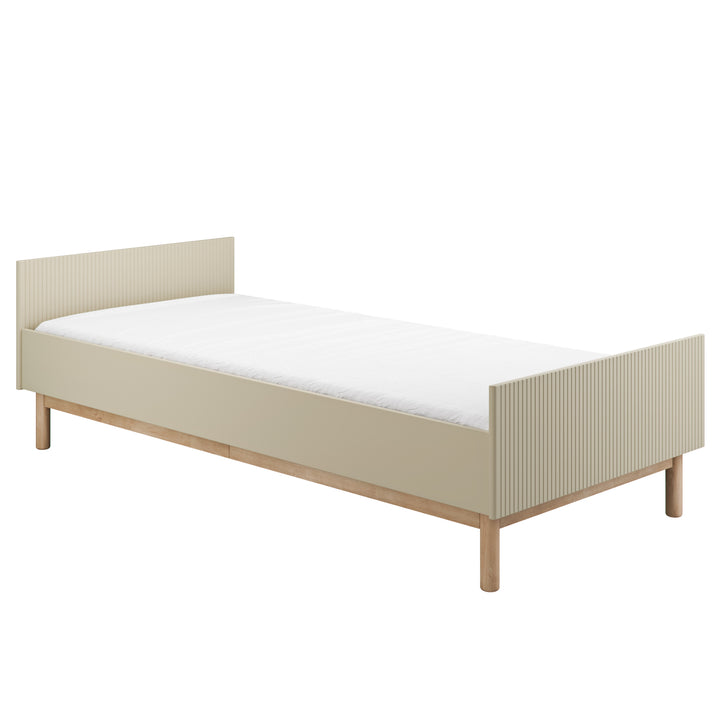 Champagne Pinio Miloo kinderbed 90x200 cm met verstelbare lattenbodem en houten poten