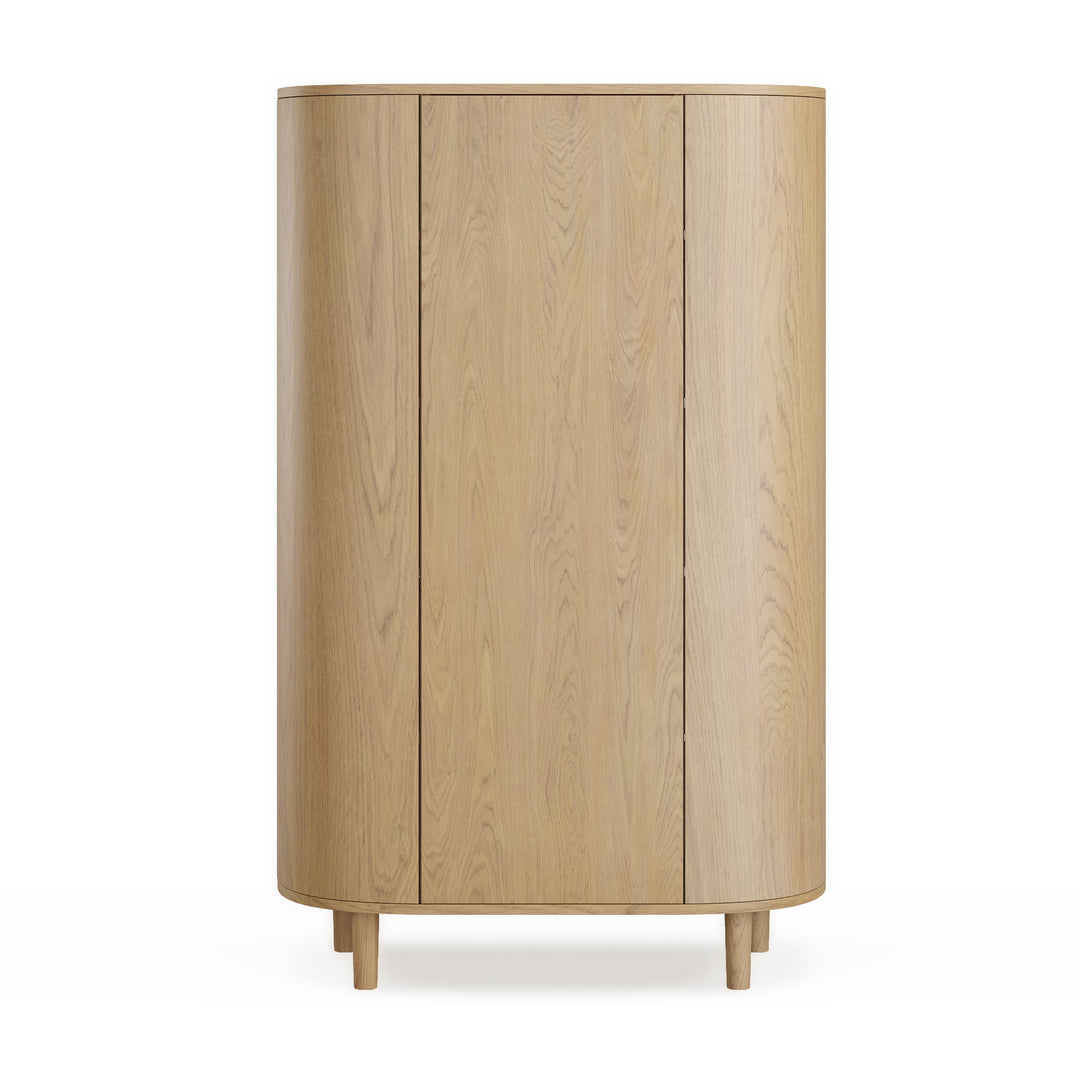 Kast Kai van Kas Kopenhagen in veneer oak met ovale vorm en legplanken