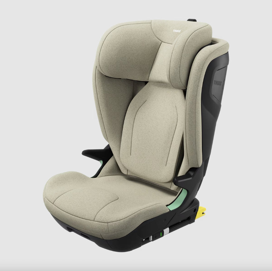 Thule Palm Booster autostoel met hoge rugleuning in beige uitvoering