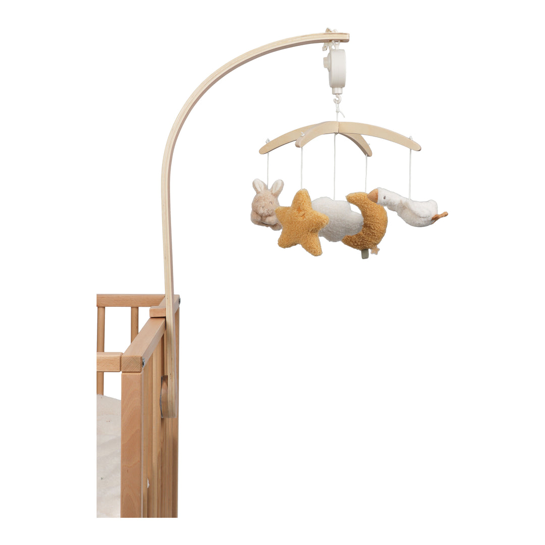 Houten muziekmobiel Newborn Naturals van Little Dutch boven wiegje in neutrale kleuren