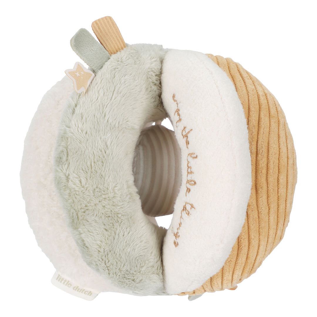 Little Dutch Grijpbal Newborn Naturals met zachte stof en open structuur