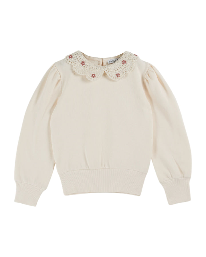 Crèmekleurige baby sweater van Emile et Ida met gehaakte kraag en bloemenborduursel