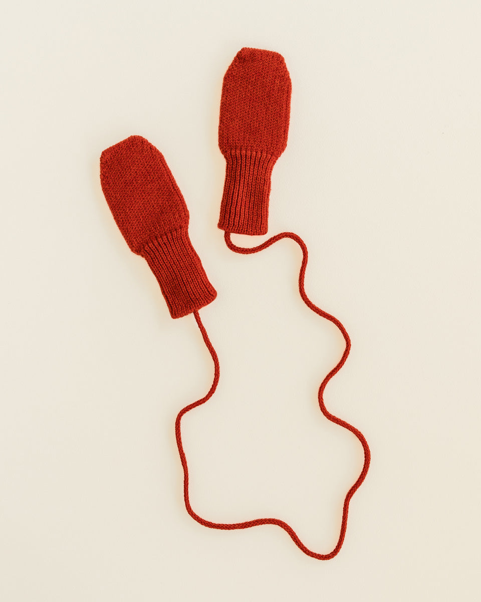 Hvid Fiza wanten in Red met koordje, merinowol, 6m-2jr