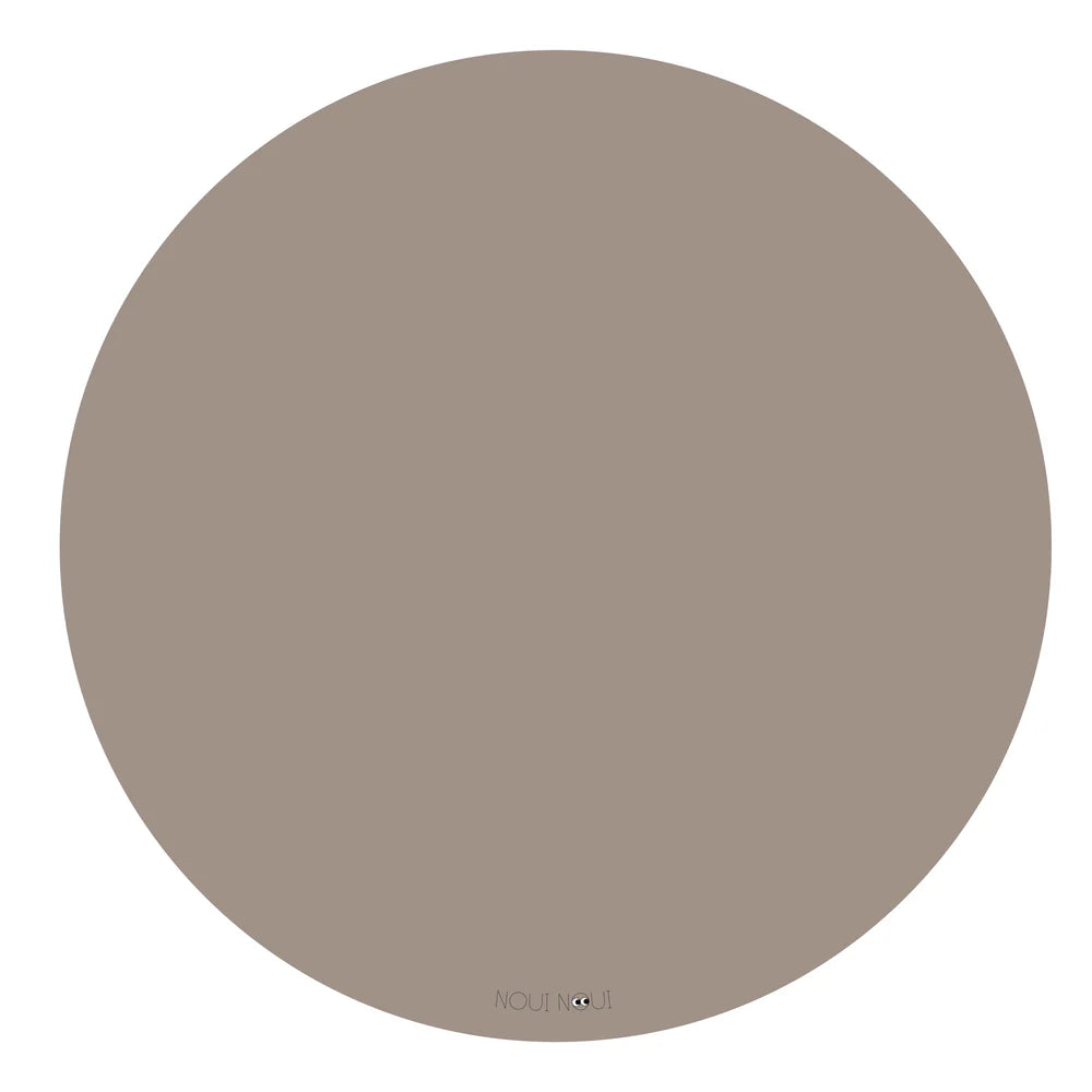 Ronde Noui Noui knoeimat van vinyl in de kleur Cocoa, Ø 115 cm