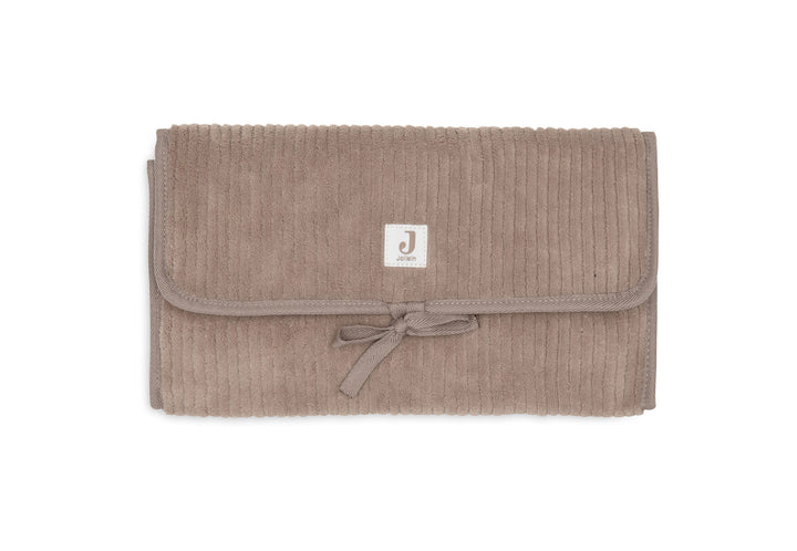 Jollein verzorgingsmatje Cloudy Rib Milky Coffee met leaf print binnenkant en opbergvakken