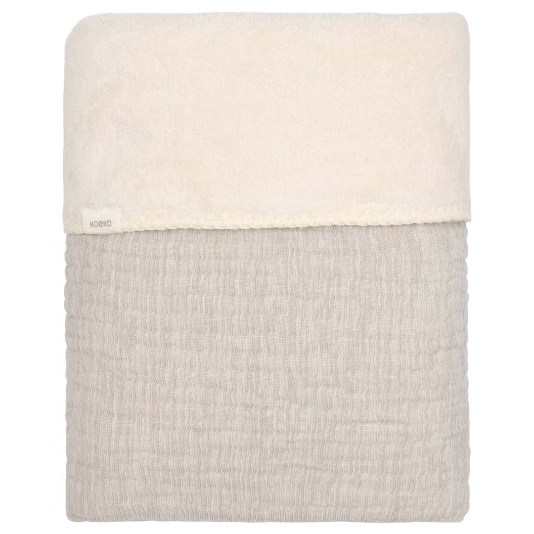 Koeka wiegdeken Teddy Rivoli in stone met zachte teddyvoering
