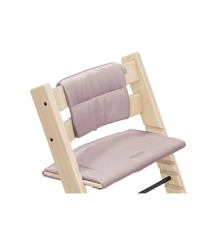Stokke Tripp Trapp kussen in heather mauve gemonteerd op eetstoel