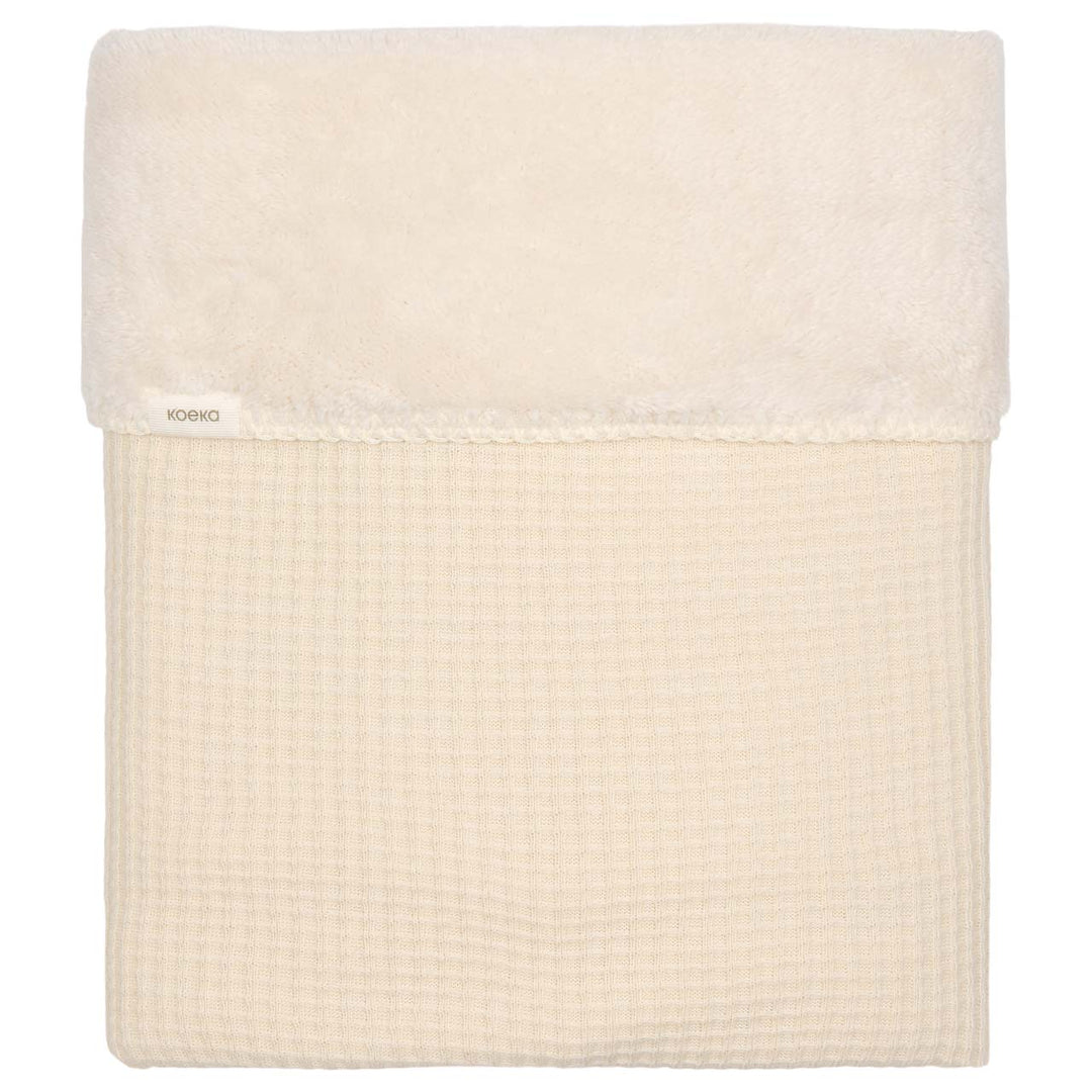 Koeka wiegdeken Teddy Malaga in warm white met zachte teddyvoering