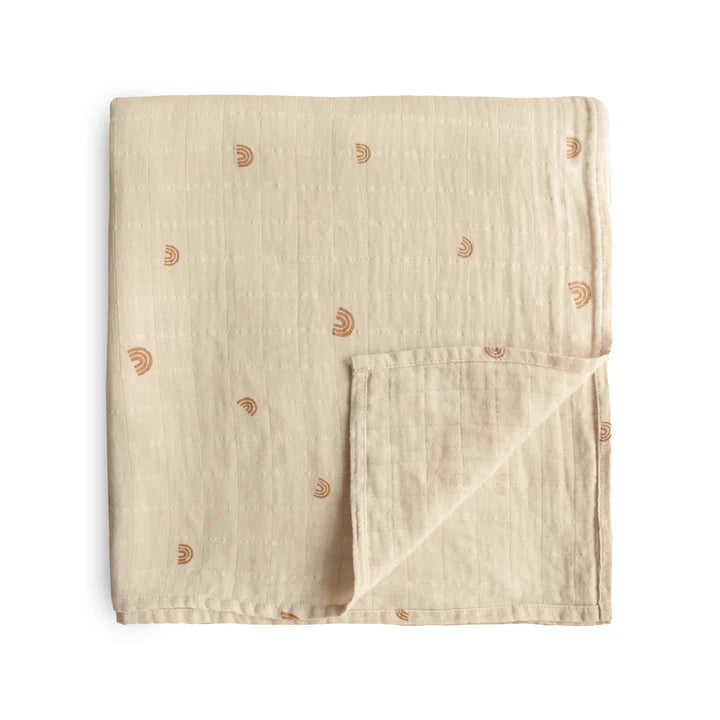 mushie mousseline swaddle doek met regenboog print