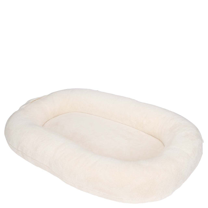 Koeka babynestje Malmo in Pebble teddy-stof met draagtas en verhoogde randen