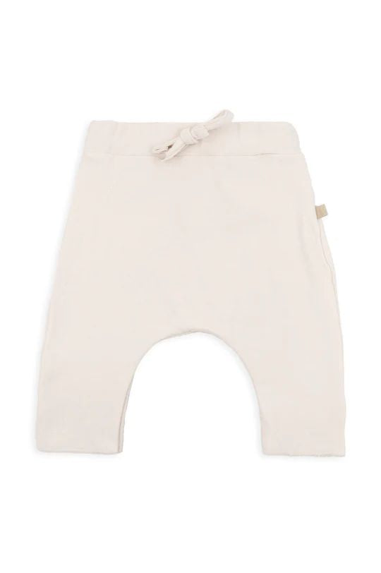 Warm witte babyshort van Bamboom Pure-lijn met elastische tailleband