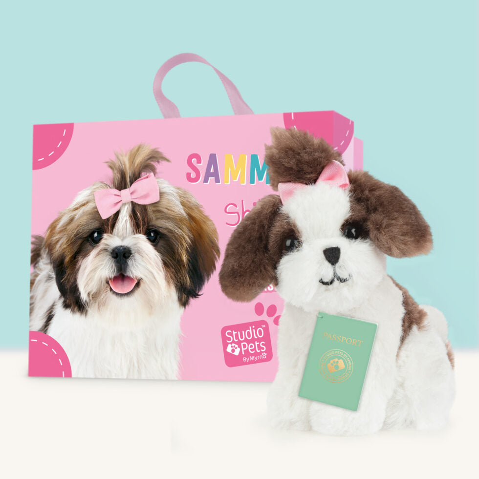Pluche Shih Tzu puppy met roze strik in koffertje met stickers en paspoort