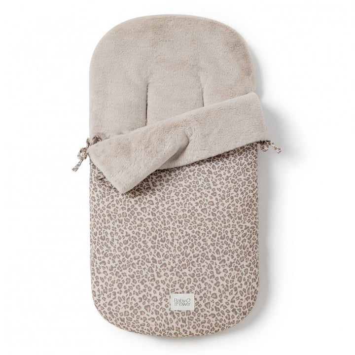 Omkeerbare fleece voetenzak van Babyshower met Wild Print, open geritst in draagmand
