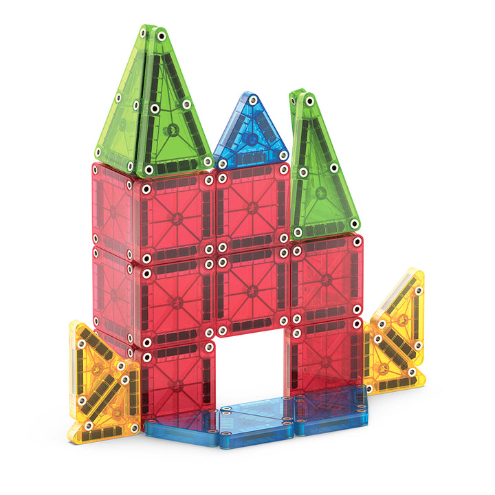 Compacte Magna-Tiles Travel set met 26 kleurrijke magnetische bouwblokken en Micromags, ideaal voor onderweg