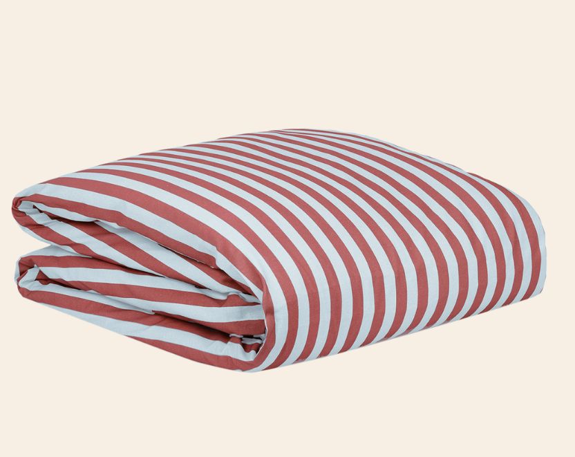 Nobodinoz bedovertrek Sheldon Maroon Stripes 150x200