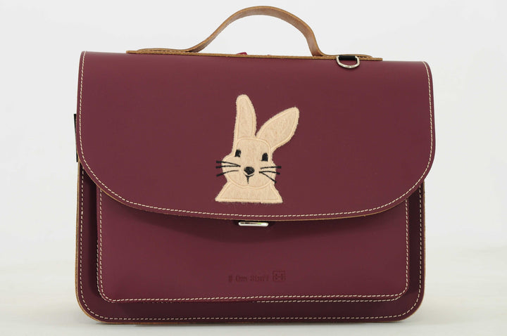 Own Stuff Rabbit boekentas in aubergine van 100% leer met konijnenmotief en magneetsluiting.