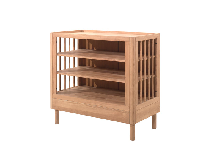 Jaxx Forrest Oak commode van massief eikenhout met open design voor de babykamer.