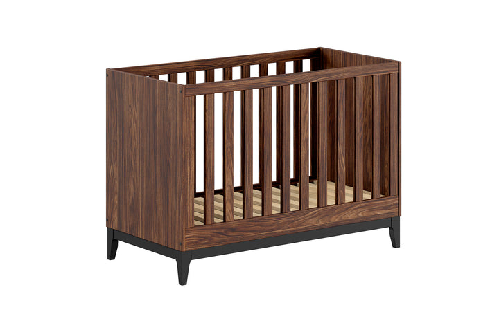 Jaxx Ilyas babybed 60 x 120 cm in walnoot met stijlvolle zwarte accenten.