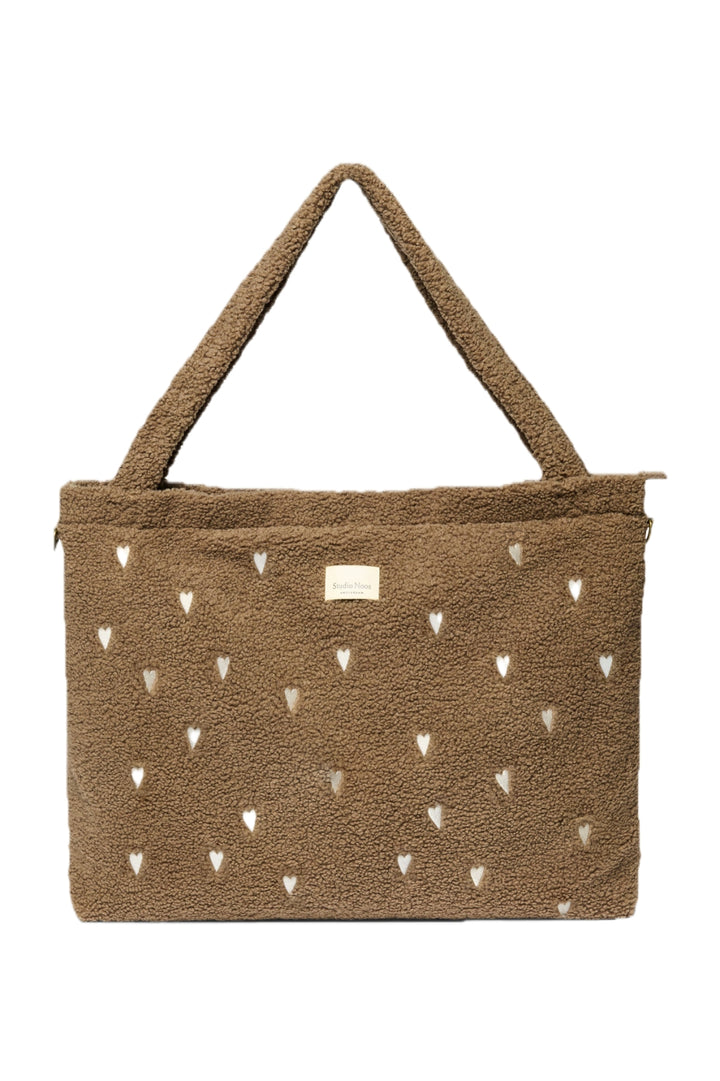 Studio Noos Teddy Chocolate Hearts verzorgingstas met ritssluiting, opbergvakken en kinderwagenbevestiging.