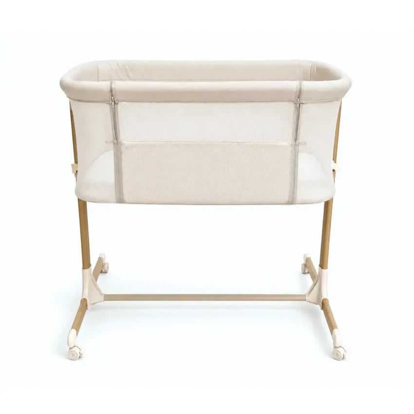 Bo Jungle Sleep With Me co-sleeper met houtlook aluminium frame, ademende mesh-zijden en inbegrepen matras.