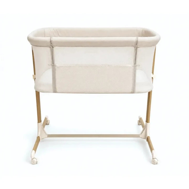 Bo Jungle Sleep With Me co-sleeper met houtlook aluminium frame, ademende mesh-zijden en inbegrepen matras.