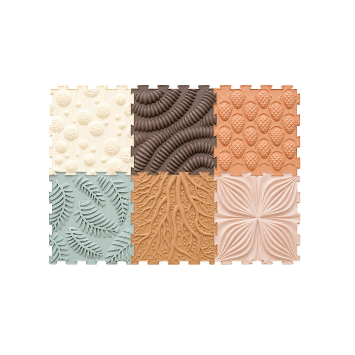 Sense2Play Nature set van 6 sensorische voelmatten van 30 × 30 cm met natuurlijke texturen in aardetinten.