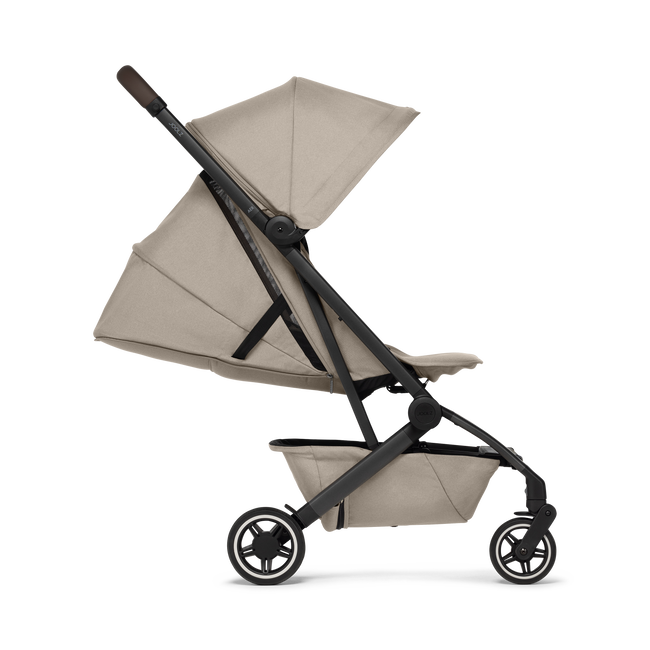 Joolz Aer+ buggy in Sandy Taupe, lichtgewicht en compact.