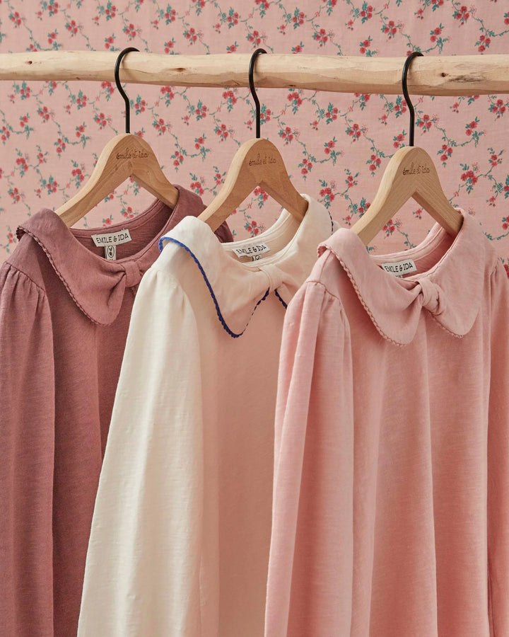 Crèmekleurige babyblouse van Emile et Ida met geschulpte kraag en lange mouwen