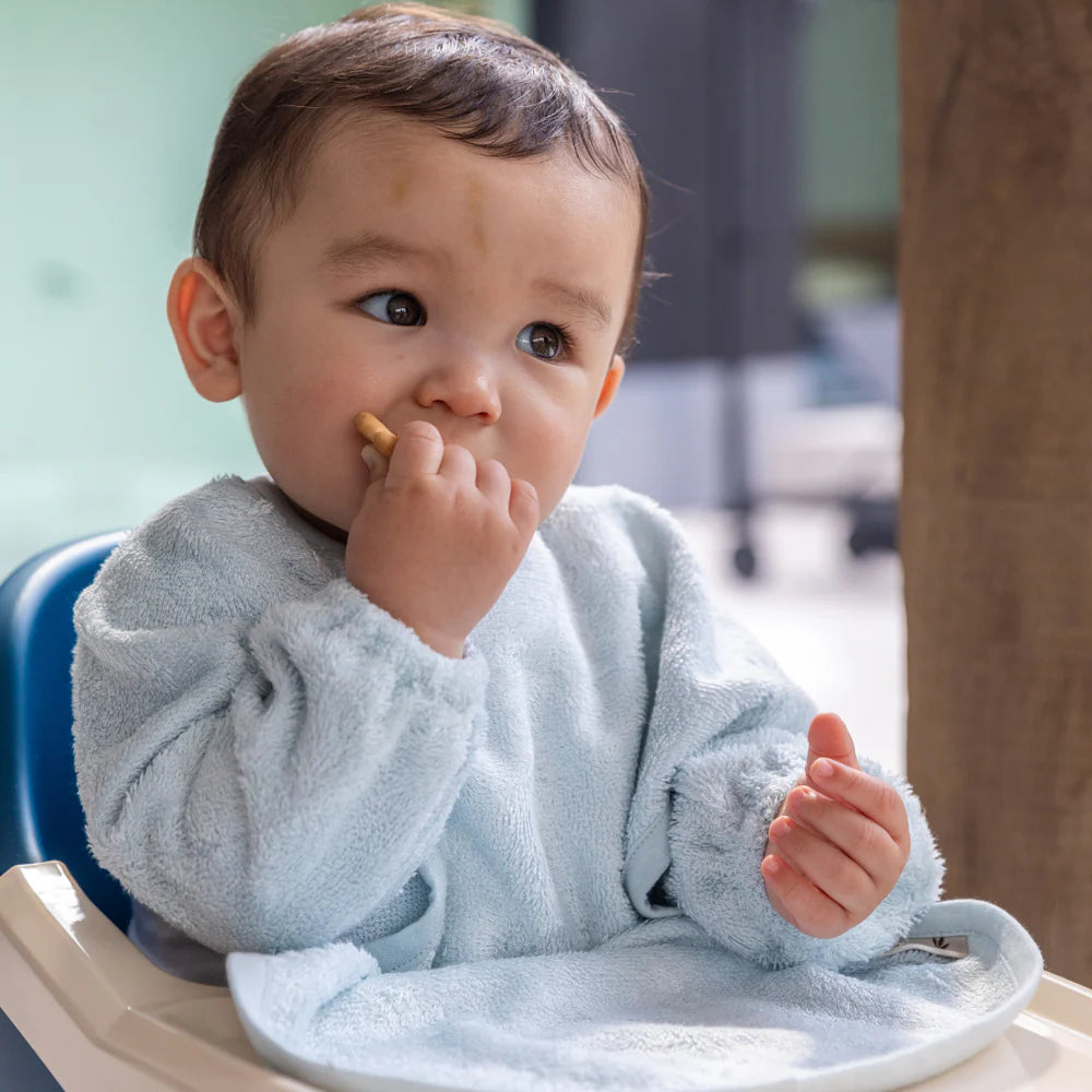 Timboo mouwslab in Riviera Blue voor kinderen, biedt bescherming tijdens eten en knutselen