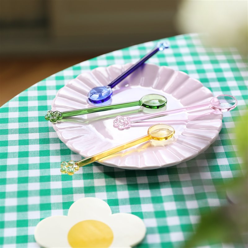 Klevering Scallop Small bord in pastelkleuren met schulprand