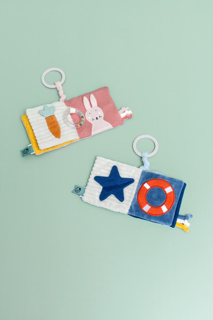 Trixie kinderwagenboekje Sensory Mrs. Cat met spiegel, texturen en kraaltjes