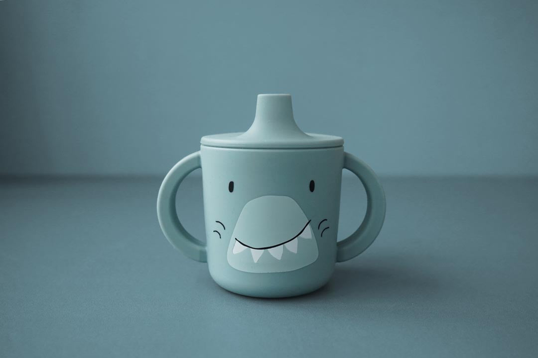 Siliconen tuitbeker Mr. Shark van Trixie met handvatten