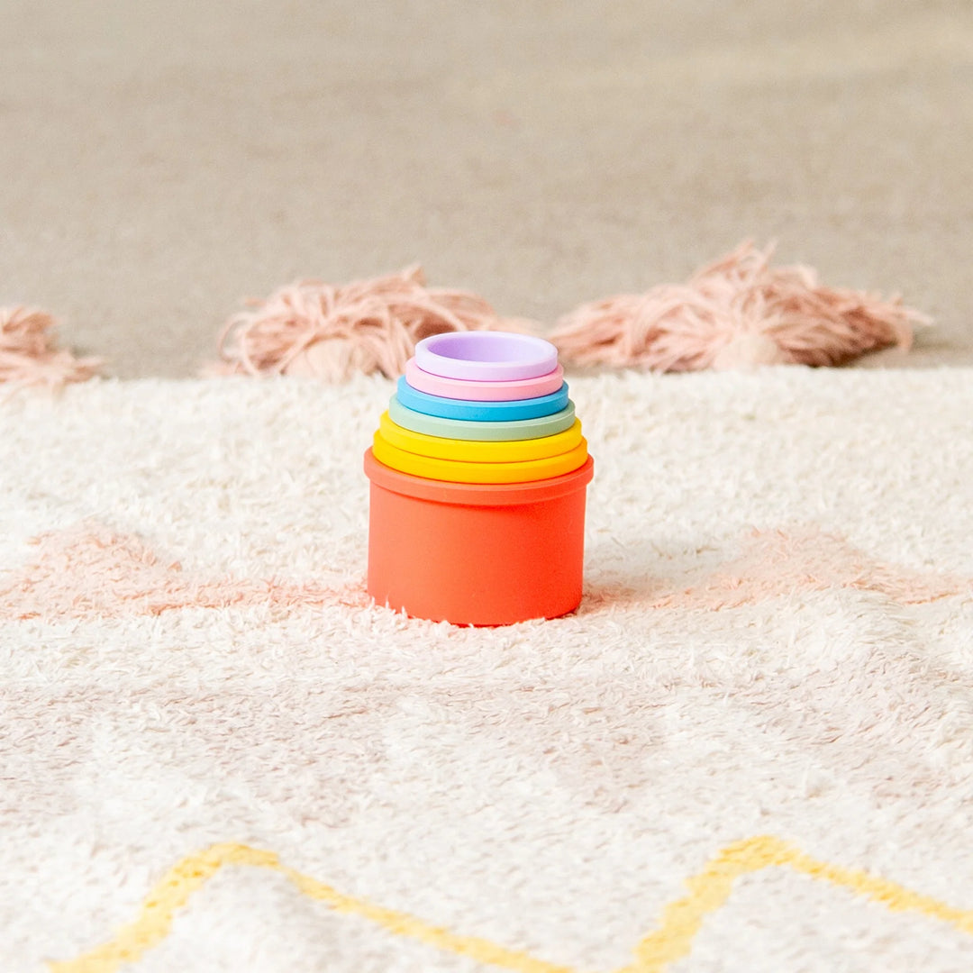 Set van 7 ronde silicone stapelbekers Tickit in regenboogkleuren