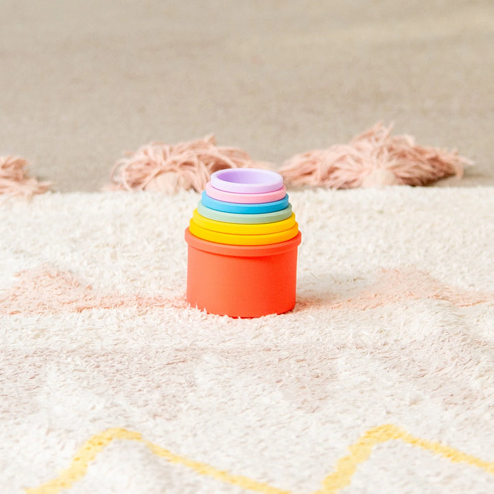 Set van 7 ronde silicone stapelbekers Tickit in regenboogkleuren