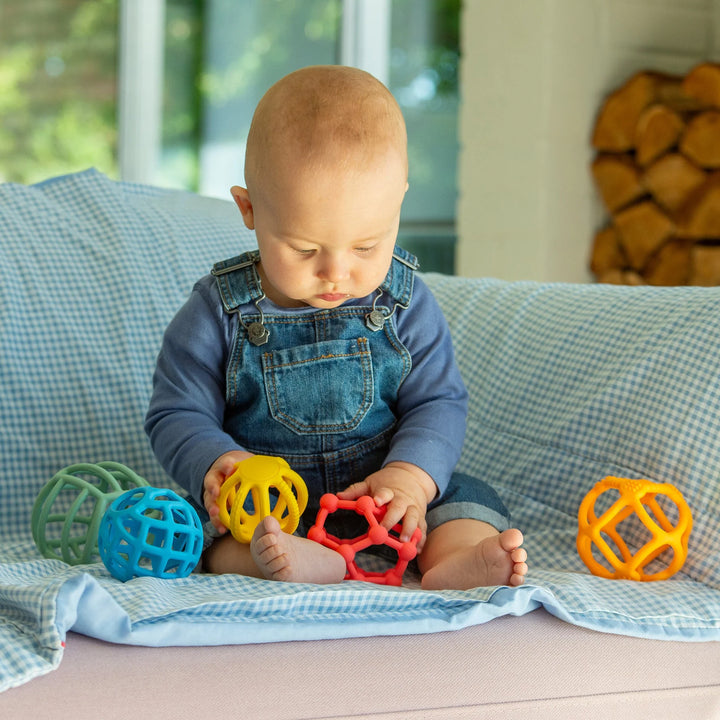 Set van 5 flexibele silicone ballen van Tickit in regenboogkleuren met open structuren