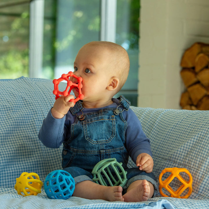 Set van 5 flexibele silicone ballen van Tickit in regenboogkleuren met open structuren