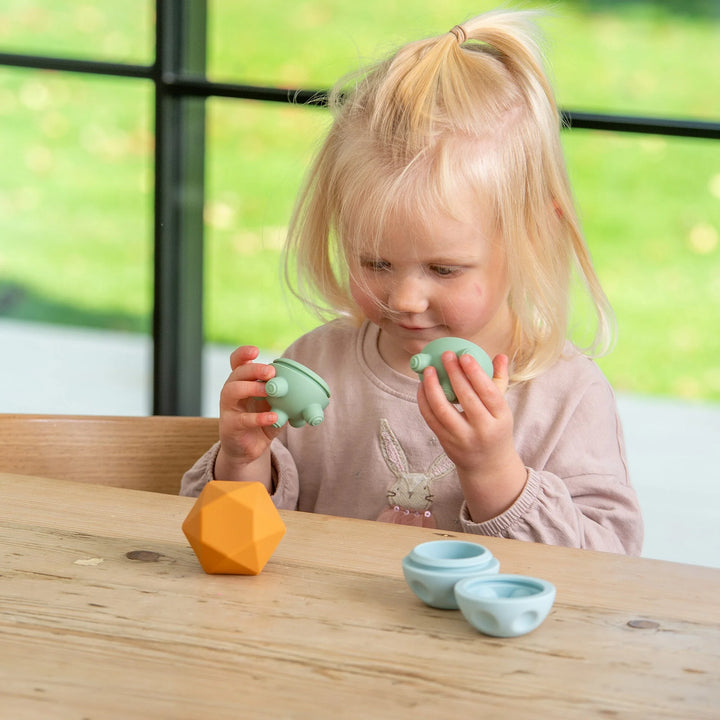 Set van 4 neutraal gekleurde Tickit sensorische silicone ballen met textuur