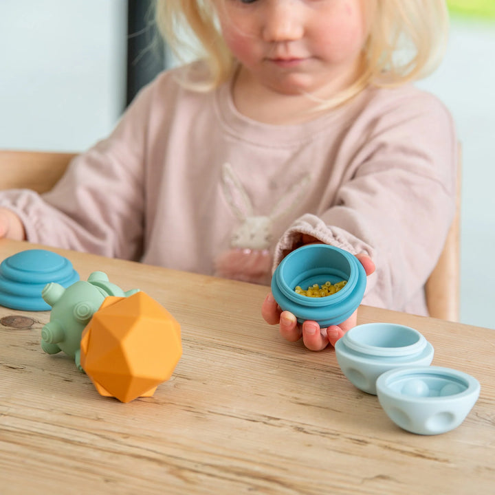 Set van 4 neutraal gekleurde Tickit sensorische silicone ballen met textuur