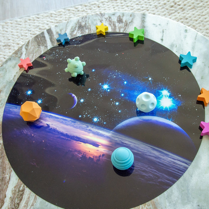 Set van 4 neutraal gekleurde Tickit sensorische silicone ballen met textuur